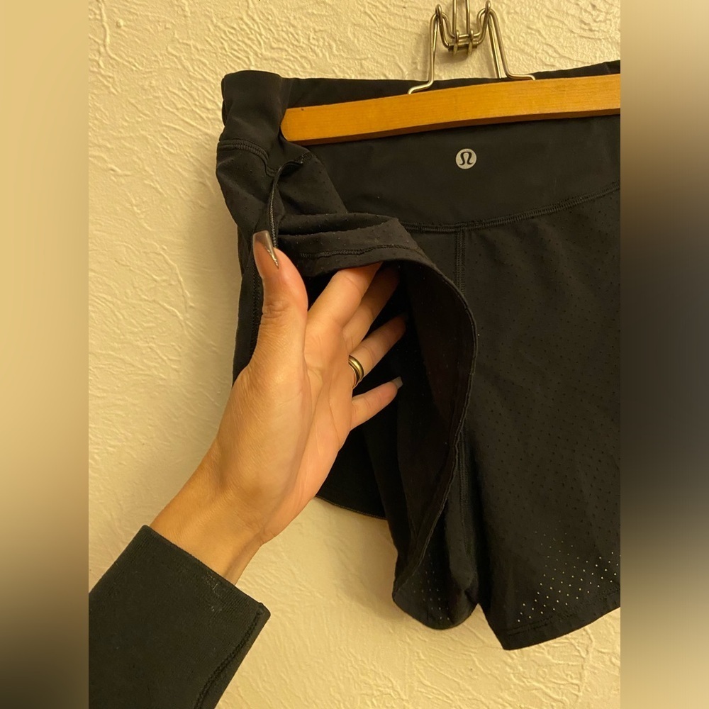 Lululemon short - Picture 7 of 9